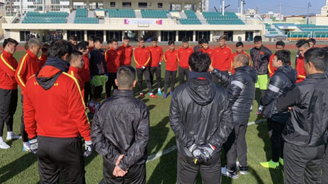 HLV Park Hang Seo đang hướng dẫn các cầu thủ U23 Việt Nam
