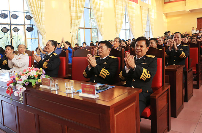 Đại tá Nguyễn Văn Kiền - Ủy viên thường vụ Đảng ủy, Chủ nhiệm Chính trị Bộ Tư lệnh Vùng 1 Hải quân đến dự