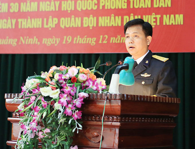 Thượng tá Phạm Kim Tuyến - Bí thư Đảng ủy, Chính ủy lữ đoàn báo cáo các kết quả nổi bật trong thực hiện nhiệm vụ quân sự quốc phòng của Lữ đoàn trong năm 2019