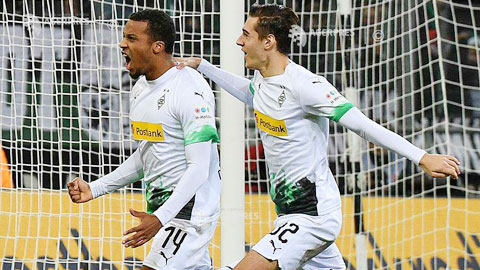 Plea bùng nổ trở lại, M'gladbach chia ngôi đầu Bundesliga với Leipzig 