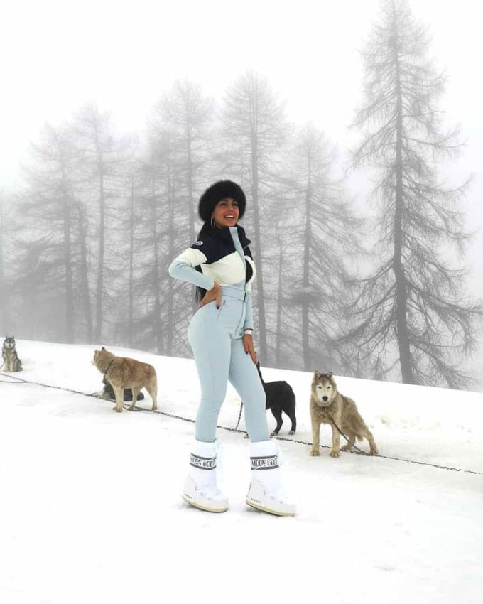 Trong khi bạn trai Ronaldo bận thi đấu với Sampdoria, Georgina đưa các con đi nghỉ trên núi tuyết