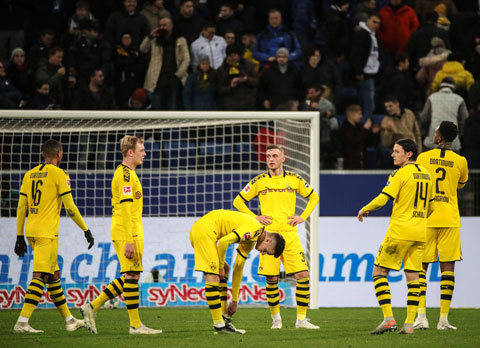 Những sai lầm của hàng thủ khiến Dortmund mất điểm ở 2 trận liên tiếp