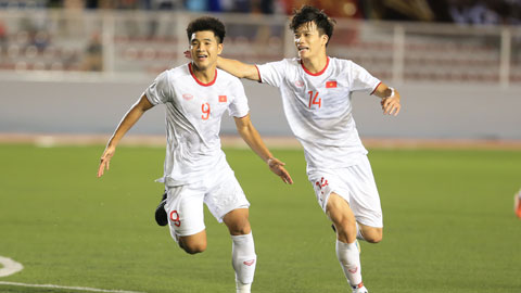Hoàng Đức và Đức Chinh (trái) đều lập công trong trận đấu tập chiều qua của  U23 Việt Nam  	Ảnh: ĐỨC CƯỜNG