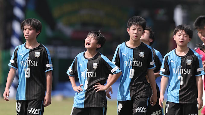 Nỗi buồn của cầu thủ Kawasaki Frontale khi thua ở trận chung kết. Ảnh: Quốc An
