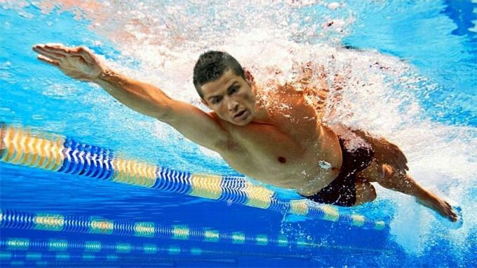 Ronaldo đặc biệt thích bơi lội