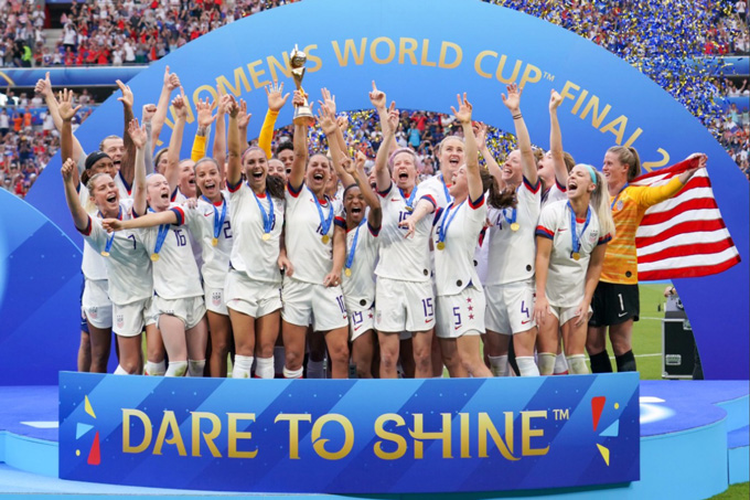 ĐT nữ Mỹ bảo vệ thành công chức vô địch World Cup nữ sau chiến thắng 2-0 trước ĐT nữ Hà Lan ở trận chung kết. Bóng đá nữ Mỹ tiếp tục thể hiện vị thế số 1 không thể chối cãi.