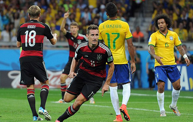 Miroslav Klose tỏa sáng trong chiến thắng của Đức trước Brazil