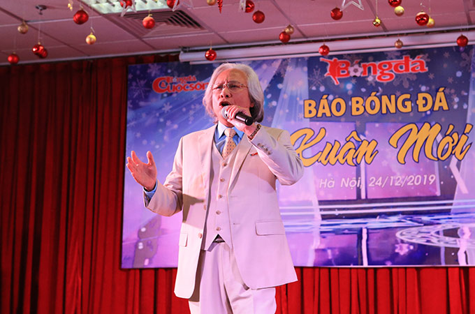 Tổng biên tập Nguyễn Văn Phú thể hiện ca khúc "Đồng Dao" 