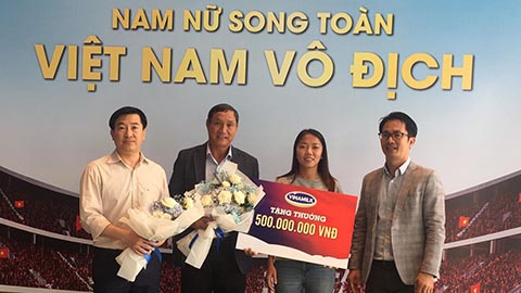 ĐT nữ Việt Nam nhận thưởng ĐT nữ Việt Nam nhận thưởng