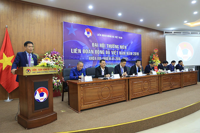 Ông Trần Đức Phấn - Phó Tổng cục trưởng Tổng cục Thể dục Thể thao phát biểu tại Đại hội thường niên VFF 2019