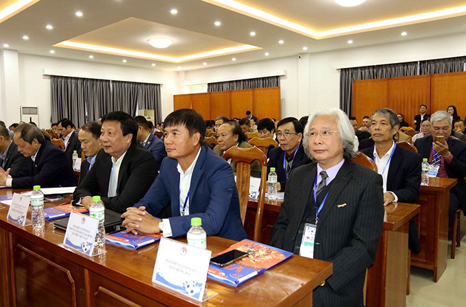 Đại biểu các tổ chức thành viên, đại diện lãnh đạo các phòng ban chức năng của VFF, Trung tâm đào tạo bóng đá trẻ Việt Nam, Báo Bóng đá dự Đại hội