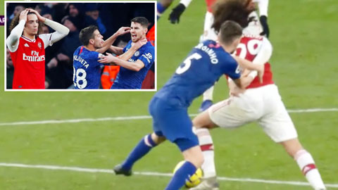 Jorginho may mắn thoát thẻ đỏ trận gặp Arsenal