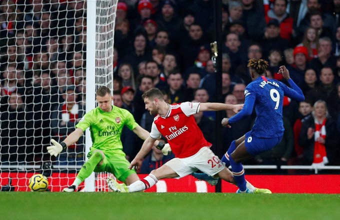 Arsenal đã lộ ra nhiều sơ hở nơi hàng thù trong các tình huống phản công của Chelsea