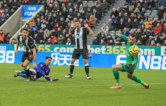Perez mở tỷ số cho Leicester ở phút 36