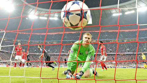 Bayern mâu thuẫn với Neuer vì thủ môn trẻ Nuebel