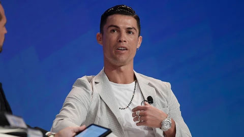 Ronaldo khoe chiếc đồng hồ đắt tiền nhất thế giới
