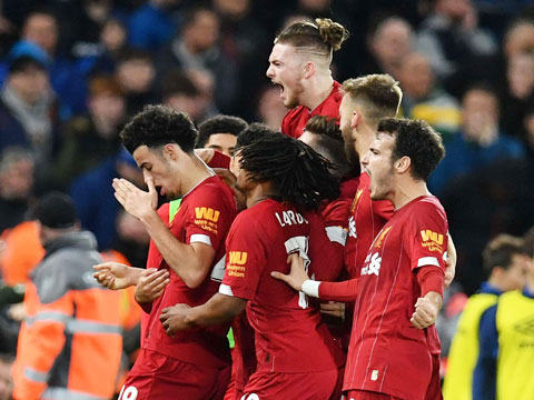 Các cầu thủ trẻ Liverpool ăn mừng chiến thắng trong trận derby vùng Merseyside ở Cúp FA