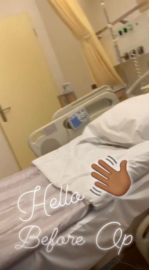 Pogba đăng tải bức ảnh đang ở bệnh viện chuẩn bị phẫu thuật