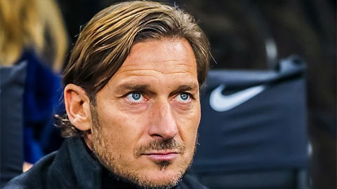 Roma bị huyền thoại Totti tẩy chay