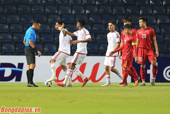 U23 UAE xếp dưới U23 Việt Nam vì nhận thẻ phạt nhiều hơn - Ảnh: Minh Tuấn 