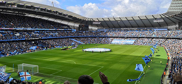 8. Sân Etihad (Manchester City) - Sức chứa: 55.017 - Trung bình: 54.386 - Tỷ lệ: 98,9%