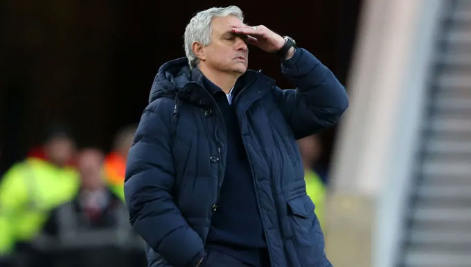 Mourinho và biểu cảm tiếc nuối sau trận thua trước Liverpool