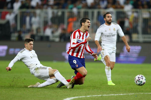 Valverde chấp nhận bị đuổi để giúp Real tránh khỏi 1 bàn thua