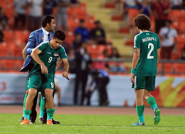 Các cầu thủ U23 Iraq đã sụp đổ khi tiếp còi kết thúc