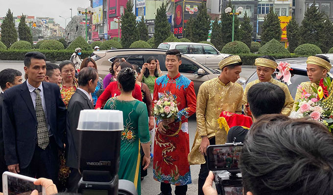 Sáng 15/1, trung vệ Đỗ Duy Mạnh đã tổ chức lễ ăn hỏi với người bạn đời Quỳnh Anh 