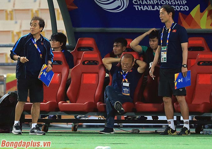 HLV Park Hang Seo chán nản khi U23 Việt Nam bị gỡ hòa đáng tiếc 