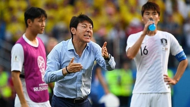 HLV Shin Tae Yong sẽ bay sang Thái Lan để tư vấn, hỗ trợ U23 Hàn Quốc trước trận bán kết với U23 Australia - Ảnh: AFP