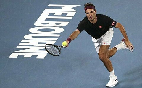 Federer chỉ cách thất bại hai điểm số ở trận gặp Millman - Ảnh: AP