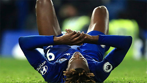 Chelsea tính yêu cầu Abraham cắn răng chịu đau đá trận gặp Leicester
