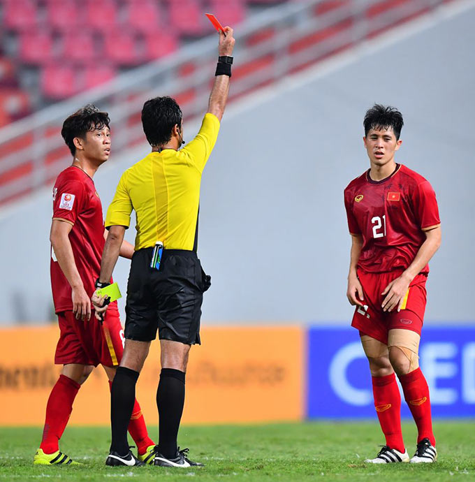 Đình Trọng nhận thẻ đỏ đáng tiếc ở VCK U23 châu Á 2020 
