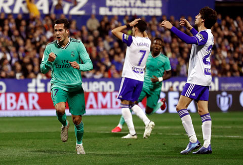 Varane  (ảnh chủ) cùng Vazquez đều ghi bàn trong màn vùi dập của Real trước Zaragoza