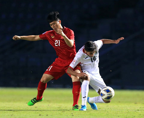 Đình Trọng (trái) đã thi đấu trong màu áo U23 Việt Nam tại VCK châu Á 2020 hồi tháng 1 vừa qua 	Ảnh: MINH TUẤN