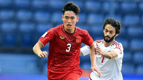 Tấn Sinh (trái) trong màu áo U23 Việt Nam  Ảnh: MINH TUẤN