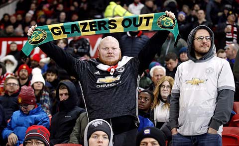 Các fan yêu cầu nhà Glazer rời khỏi M.U
