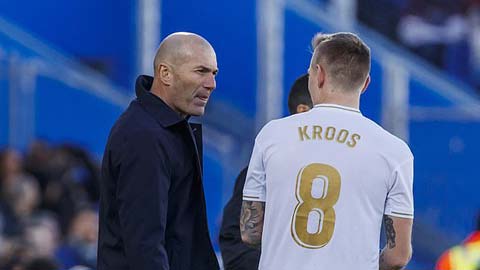 Zidane lý giải vì sao thay cả Kroos & Isco ngay sau hiệp 1