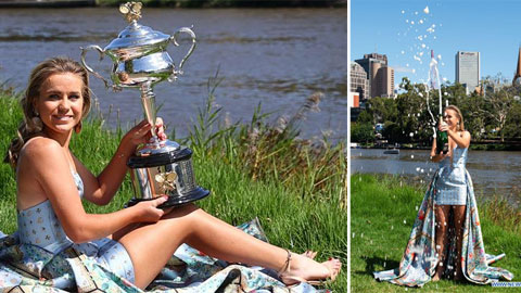 Nhà vô địch Australian Open 2020 diện váy xuyên thấu xẻ ngực sâu ôm cup ăn mừng