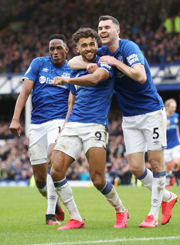 Niềm vui của các cầu thủ Everton sau trận thắng Crystal Palace