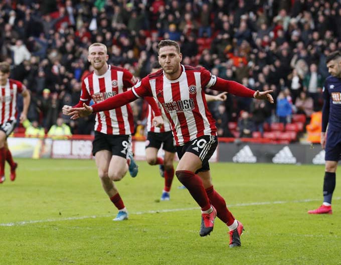 Billy Sharp ghi bàn ấn định chiến thắng 2-1 cho Sheffield United