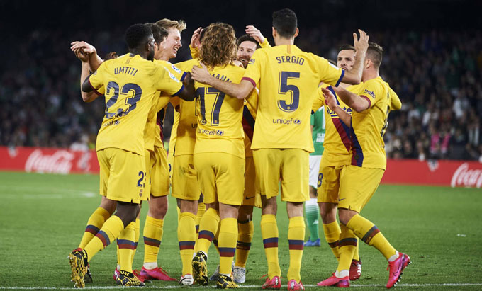 Messi vẫn tìm được niềm vui bên đồng đội