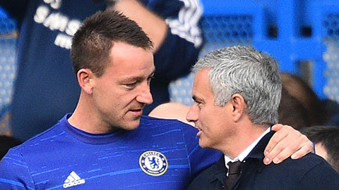 Mourinho tự hào vì học trò cũ Terry biết... khiêm tốn