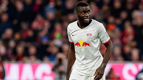 Đá tảng tại Bundesliga đánh tiếng với đại gia Ngoại hạng Anh