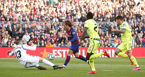 Griezmann đang là cầu thủ ghi bàn ổn định nhất cho Barca trong giai đoạn này chứ không phải Messi