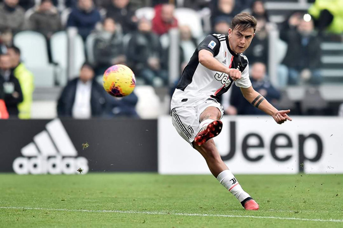Dybala mở tỷ số cho Juventus ở phút 39 bằng 1 cú đá phạt tuyệt đẹp