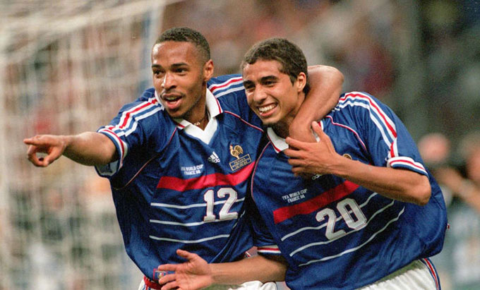 Henry (trái) từng thi đấu ấn tượng ở giải Toulon năm 1997 