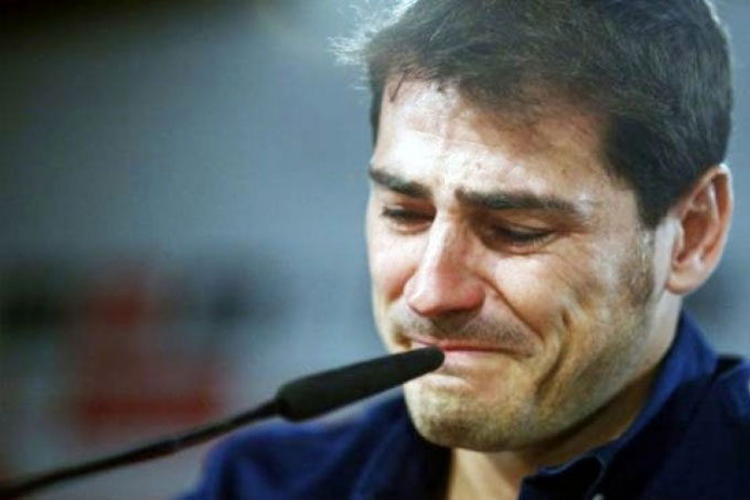 Casillas chia tay Real trong nước mắt