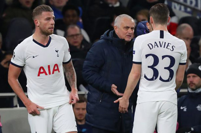 Mourinho tin hàng thủ Tottenham đủ sức khóa chặt hàng công của Chelsea